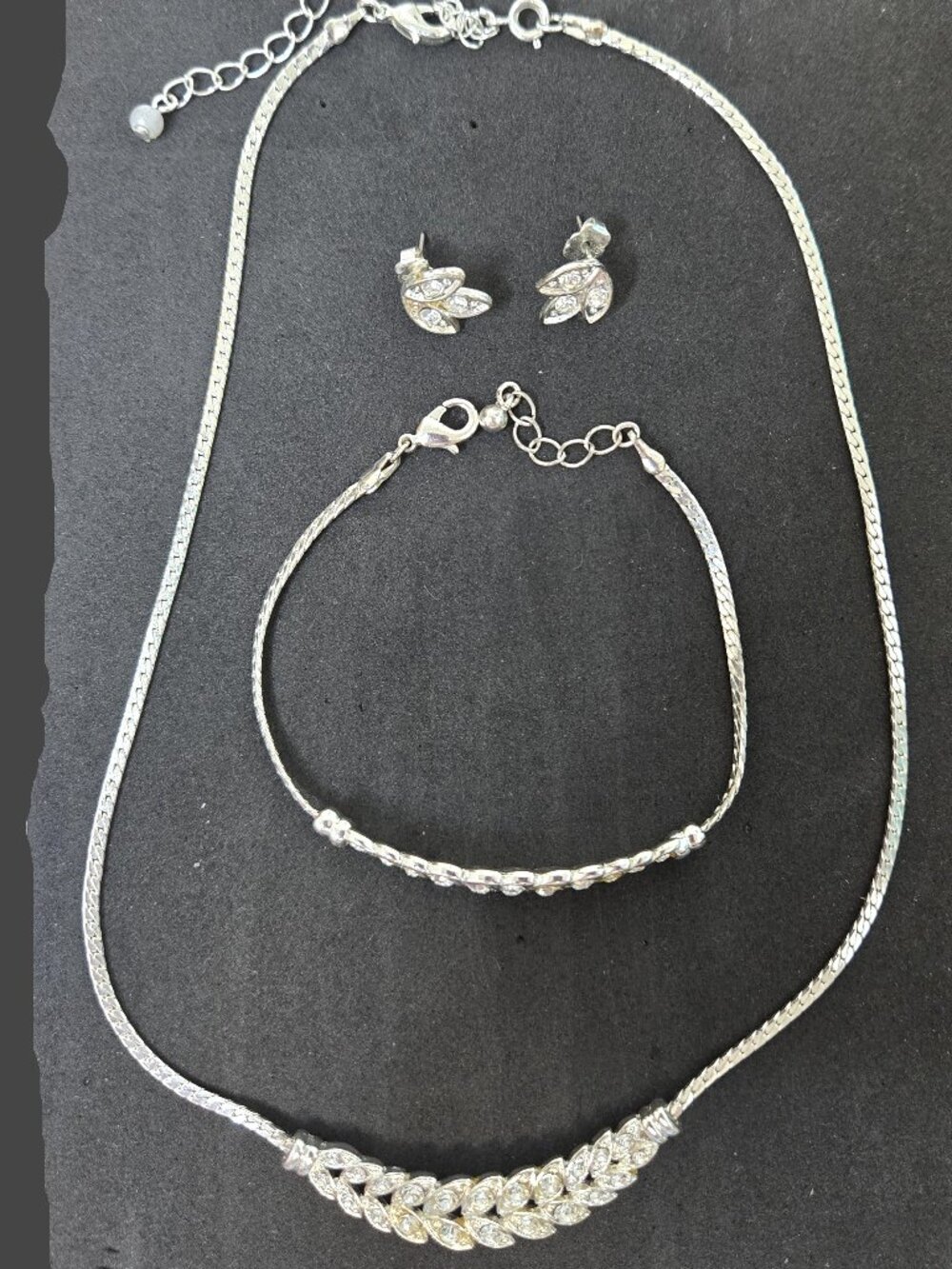AVON Sparkling Leaves Rhinestone Necklace Earrings Bracelet Set
